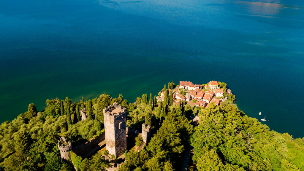 Laryus Castles - Larius Way
